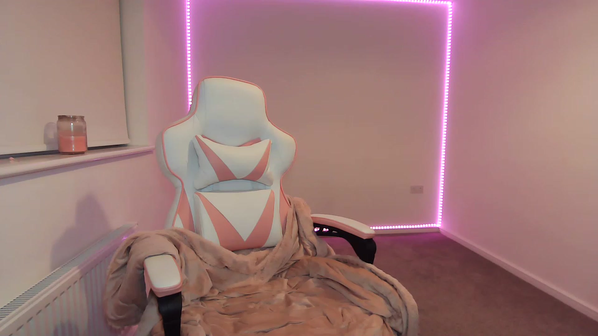 Gallery image thumbnail from ItsErikaJ's myfreecams stream on, 05/28/2023, 24:57 image 4 of 20