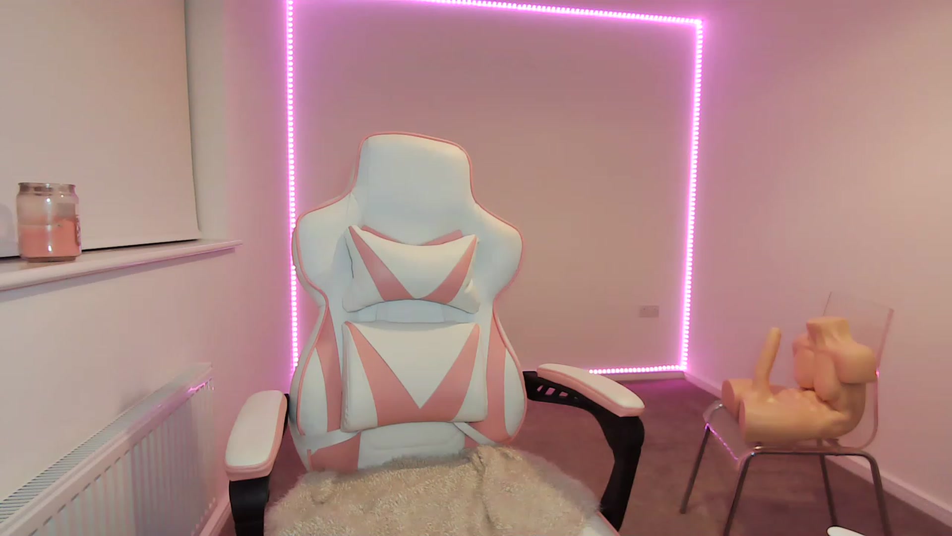 Gallery image thumbnail from ItsErikaJ's myfreecams stream on, 06/01/2023, 24:00 image 5 of 20
