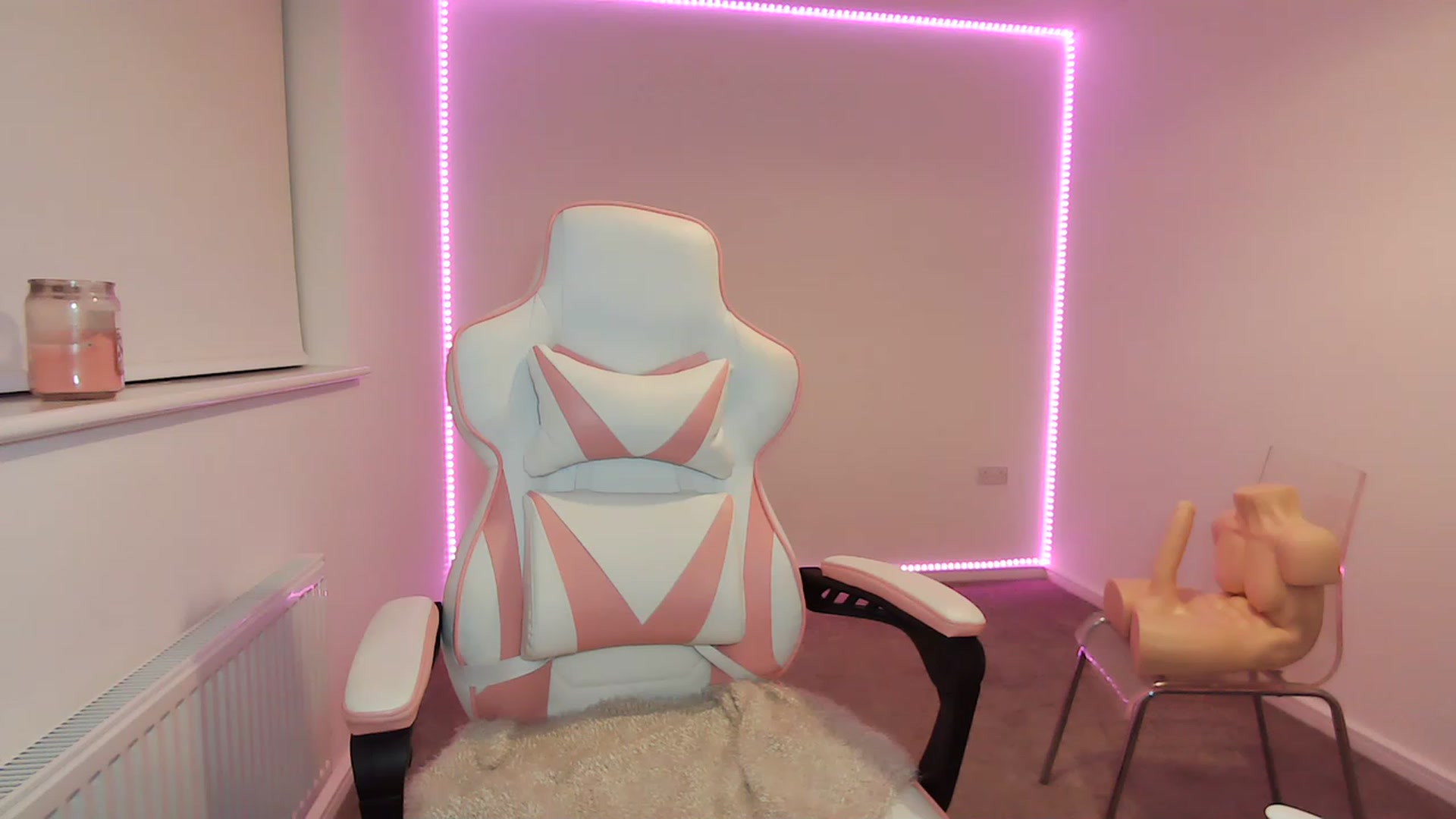 Gallery image thumbnail from ItsErikaJ's myfreecams stream on, 06/01/2023, 24:00 image 8 of 20