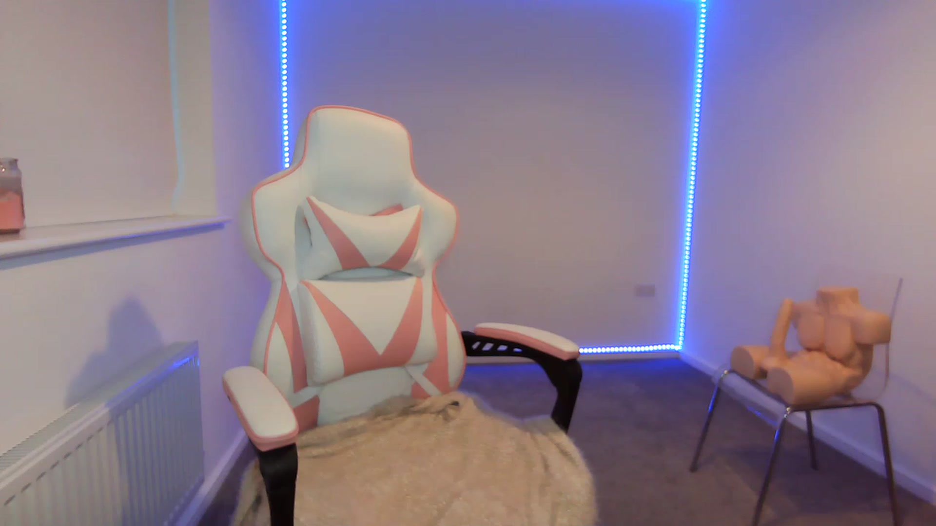 Gallery image thumbnail from ItsErikaJ's myfreecams stream on, 06/03/2023, 20:44 image 20 of 20