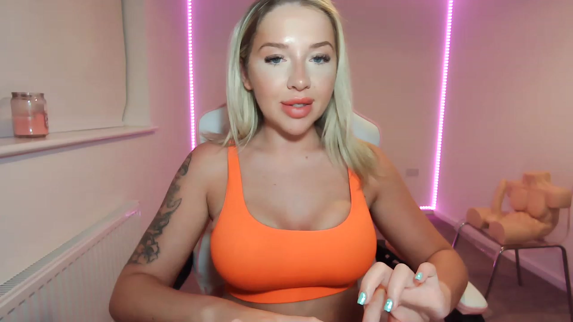 Gallery image thumbnail from ItsErikaJ's myfreecams stream on, 06/06/2023, 23:43 image 12 of 20