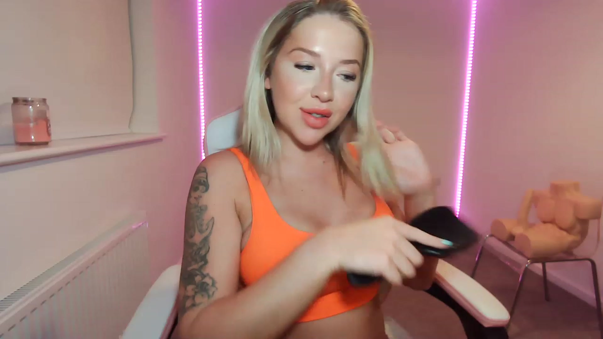 Gallery image thumbnail from ItsErikaJ's myfreecams stream on, 06/06/2023, 23:43 image 9 of 20