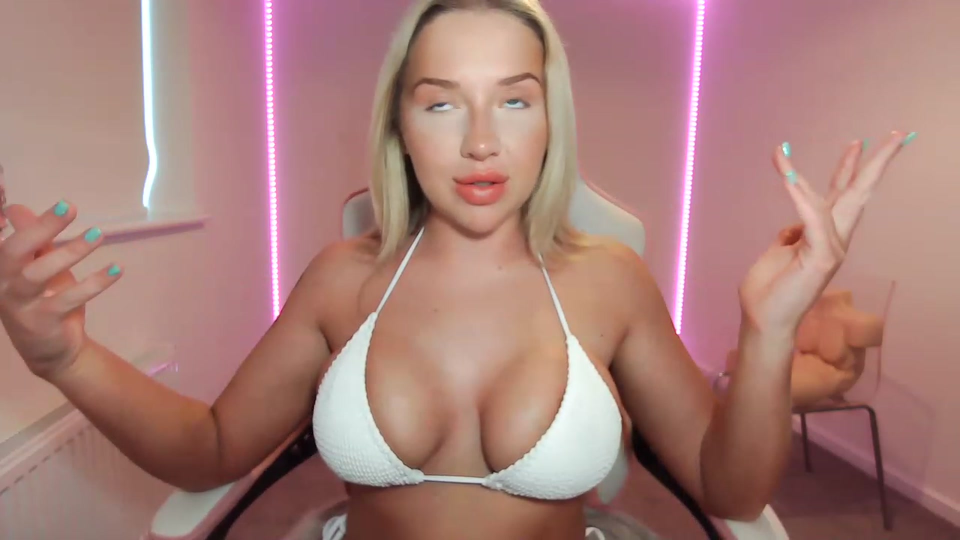 Gallery image thumbnail from ItsErikaJ's myfreecams stream on, 06/08/2023, 19:58 image 6 of 20