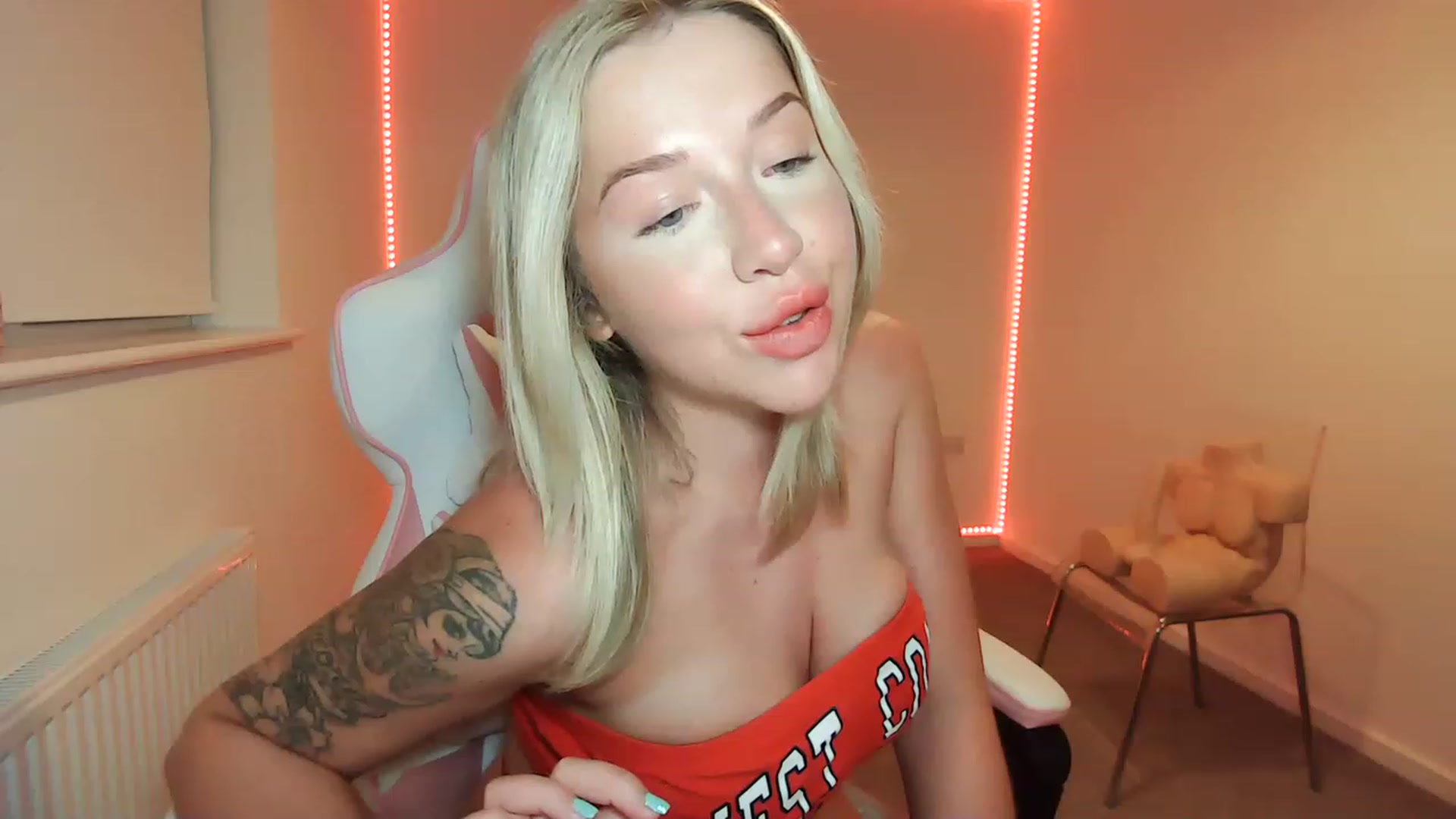 Gallery image thumbnail from ItsErikaJ's myfreecams stream on, 06/11/2023, 24:26 image 12 of 20
