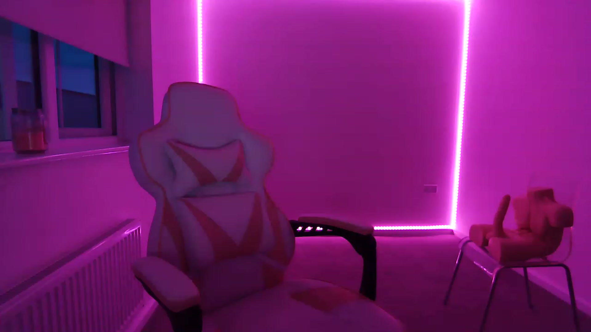 Gallery image thumbnail from ItsErikaJ's myfreecams stream on, 06/17/2023, 22:21 image 9 of 20