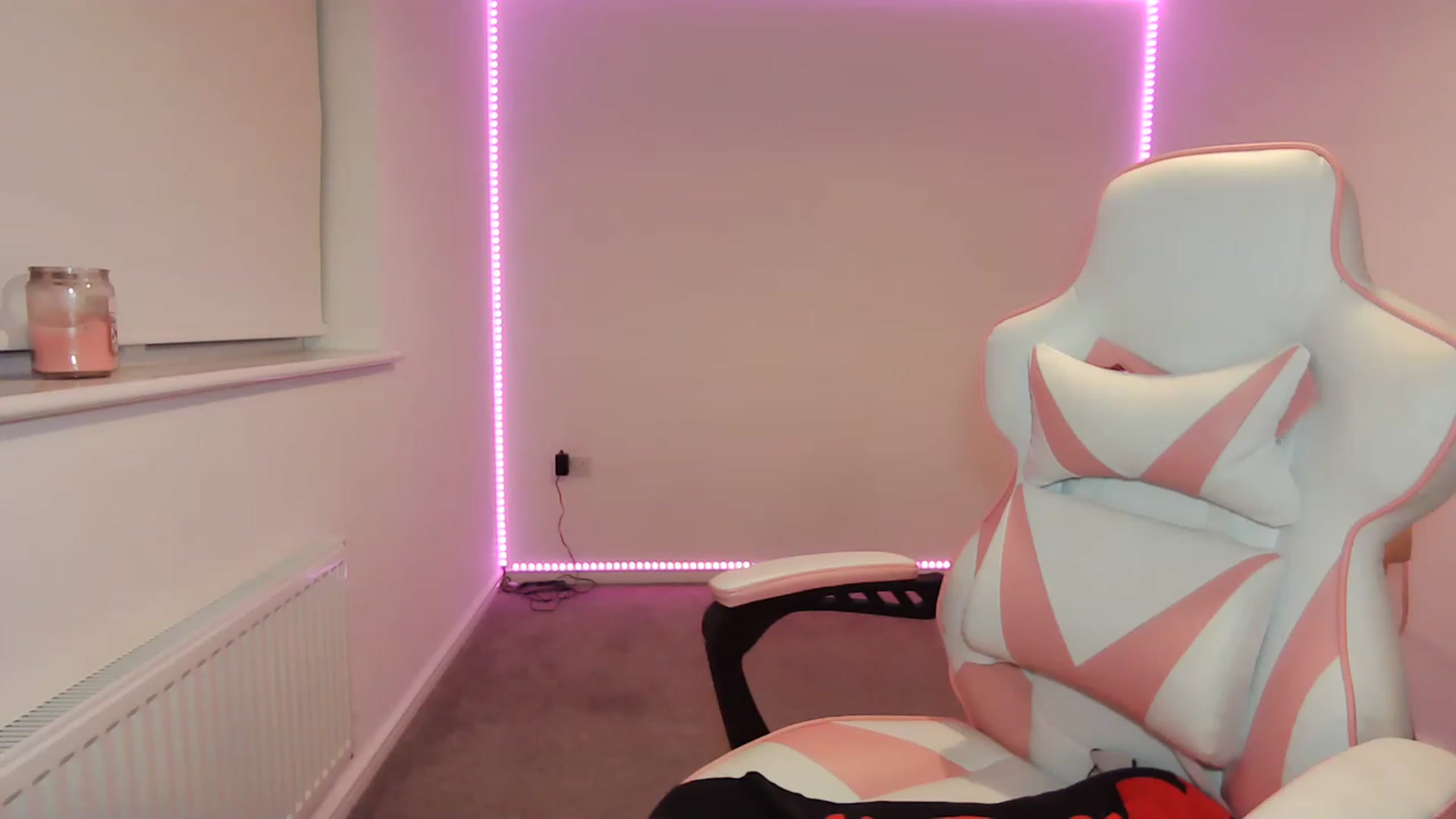 Gallery image thumbnail from ItsErikaJ's myfreecams stream on, 06/17/2023, 23:38 image 8 of 20
