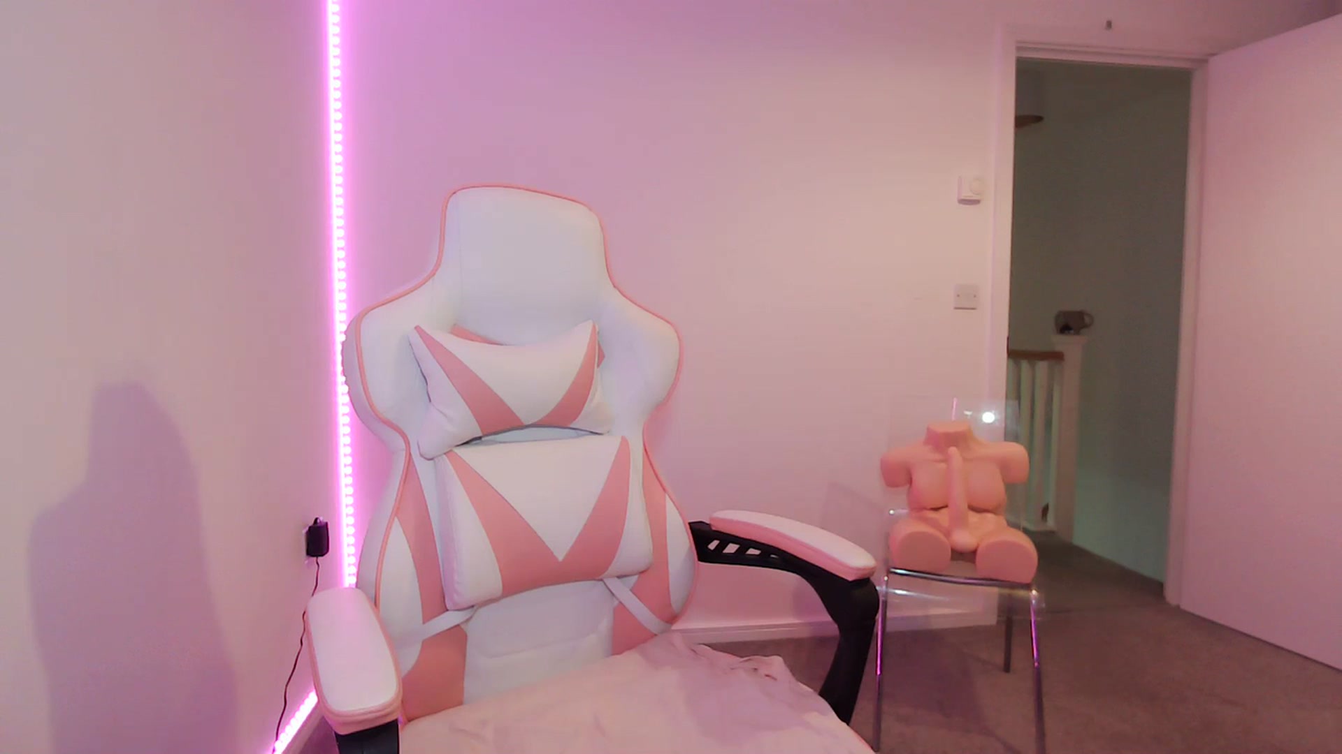 Gallery image thumbnail from ItsErikaJ's myfreecams stream on, 06/30/2023, 22:40 image 8 of 20