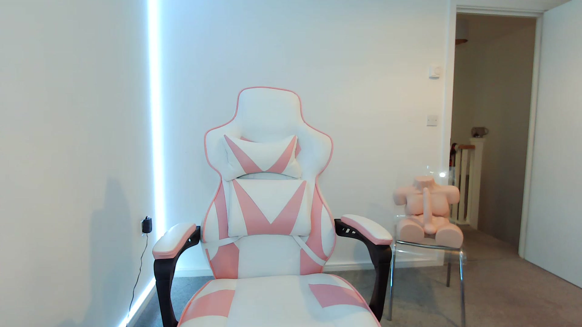 Gallery image thumbnail from ItsErikaJ's myfreecams stream on, 07/04/2023, 24:17 image 16 of 20