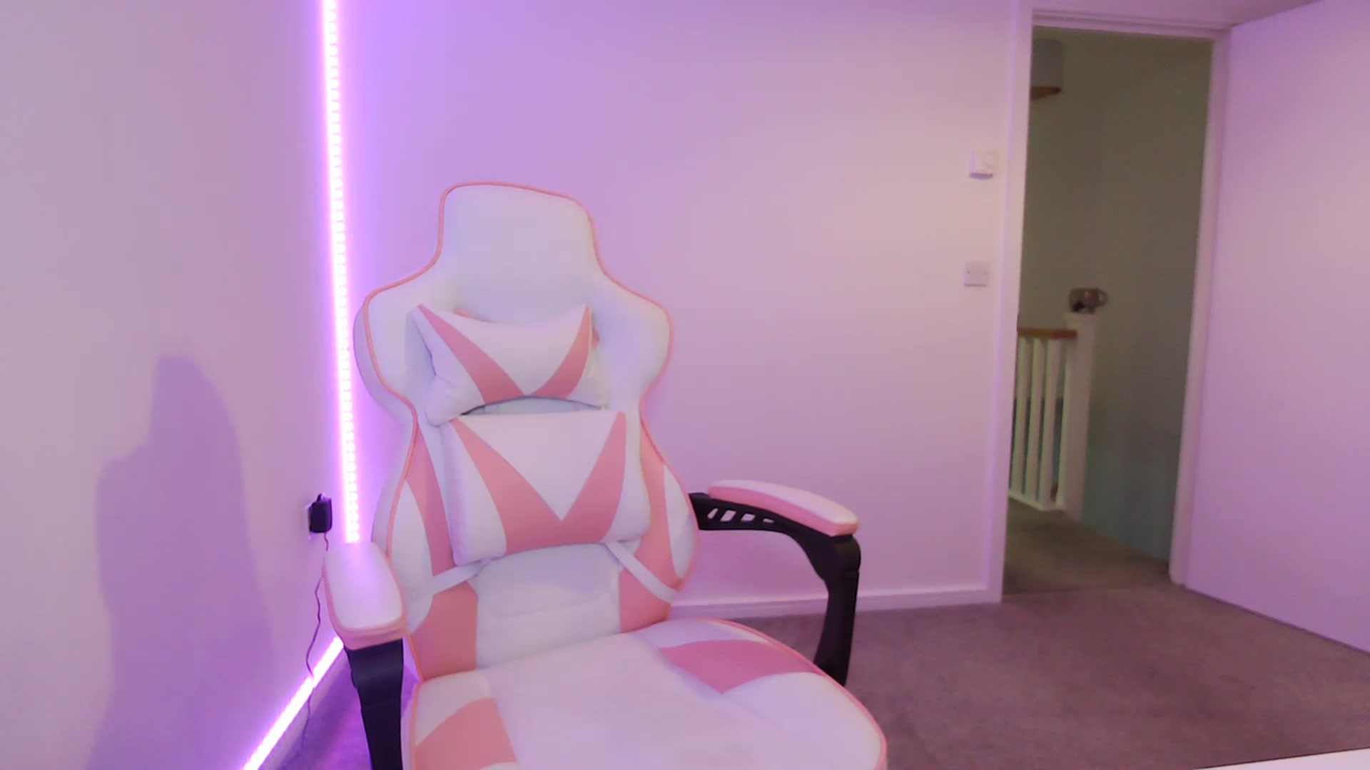 Gallery image thumbnail from ItsErikaJ's myfreecams stream on, 07/10/2023, 21:15 image 18 of 20