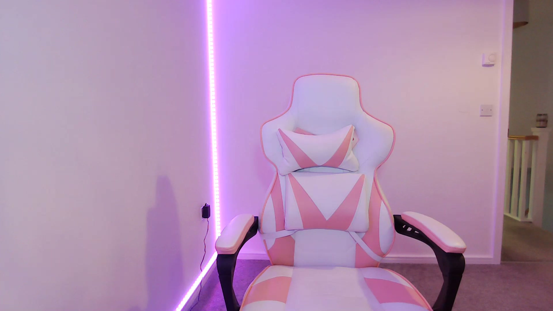 Gallery image thumbnail from ItsErikaJ's myfreecams stream on, 07/12/2023, 24:34 image 8 of 20