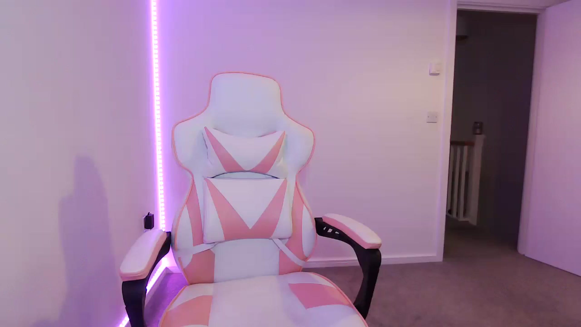 Gallery image thumbnail from ItsErikaJ's myfreecams stream on, 07/23/2023, 19:22 image 17 of 20