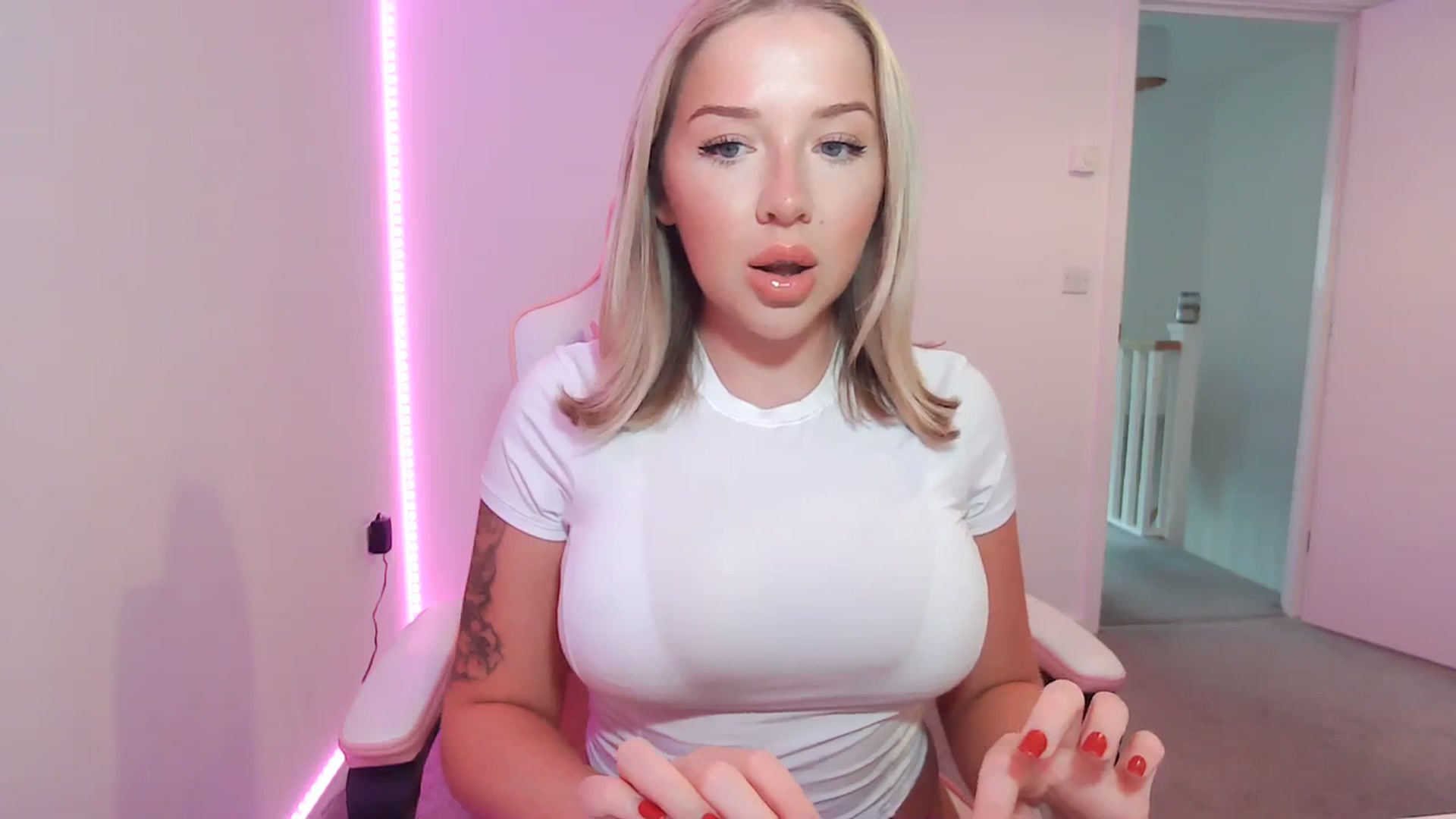 Gallery image thumbnail from ItsErikaJ's myfreecams stream on, 07/31/2023, 17:09 image 9 of 20