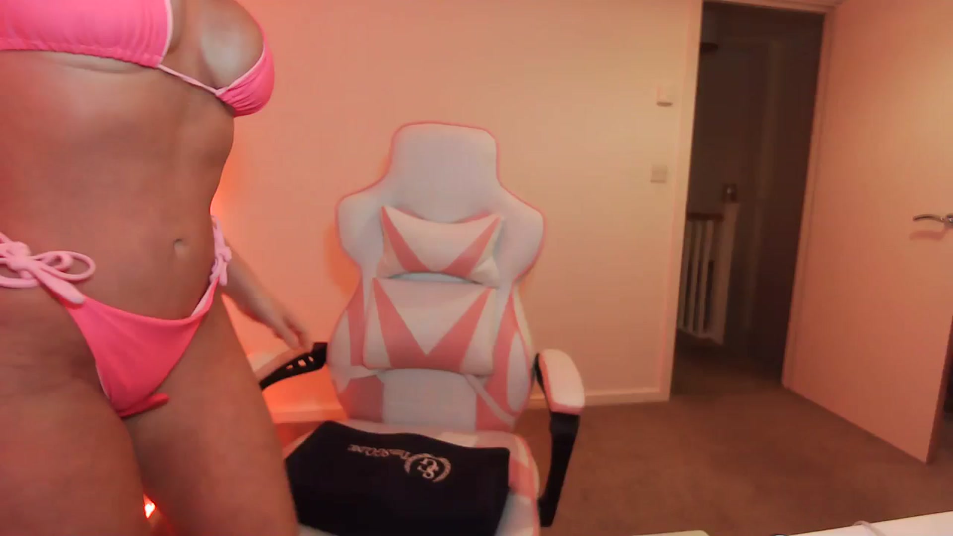 Gallery image thumbnail from ItsErikaJ's myfreecams stream on, 11/15/2023, 23:36 image 1 of 20