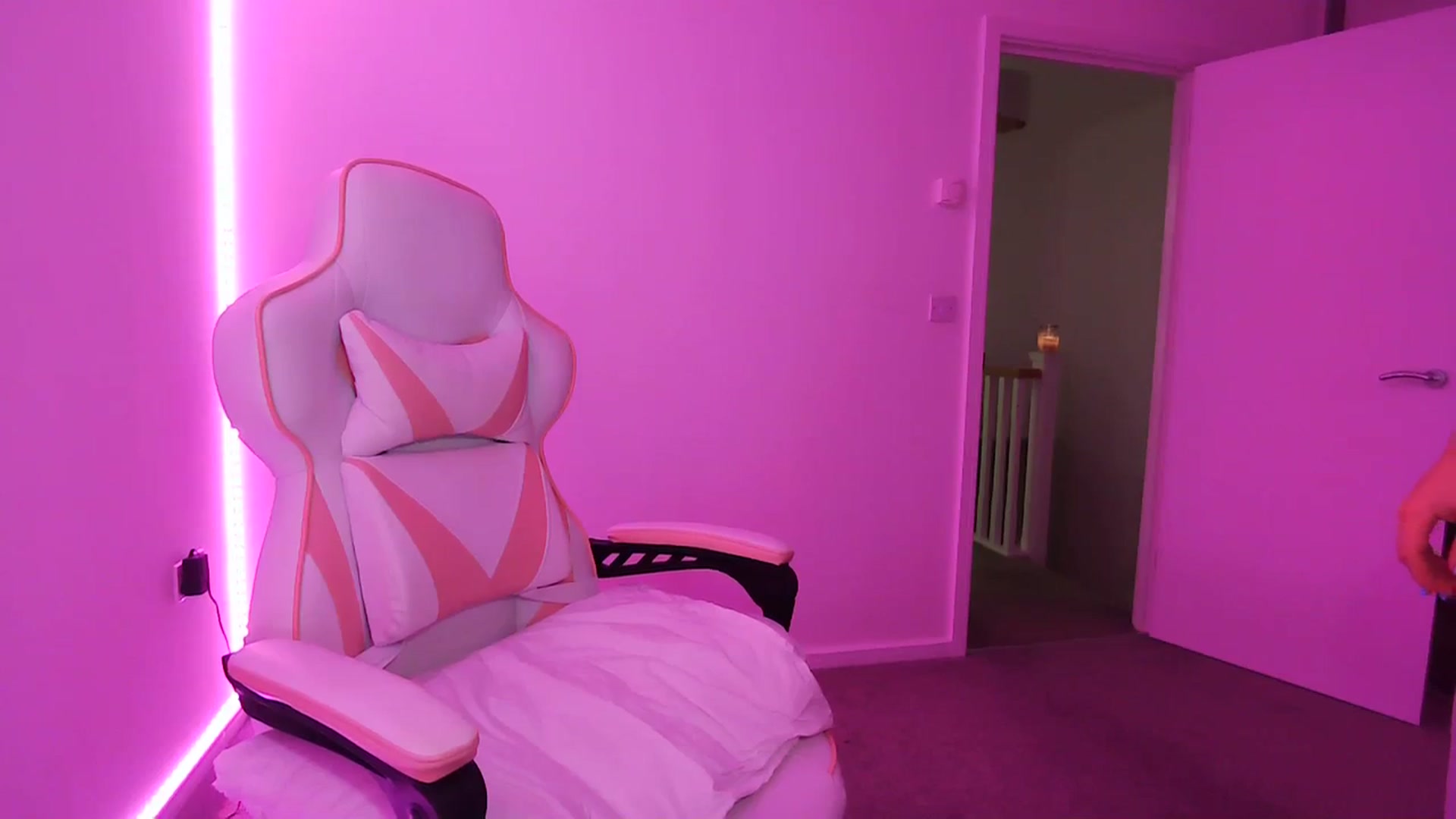 Gallery image thumbnail from ItsErikaJ's myfreecams stream on, 01/07/2024, 24:01 image 4 of 20