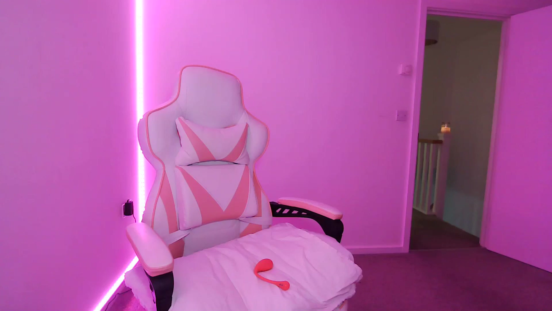 Gallery image thumbnail from ItsErikaJ's myfreecams stream on, 01/08/2024, 01:47 image 8 of 20