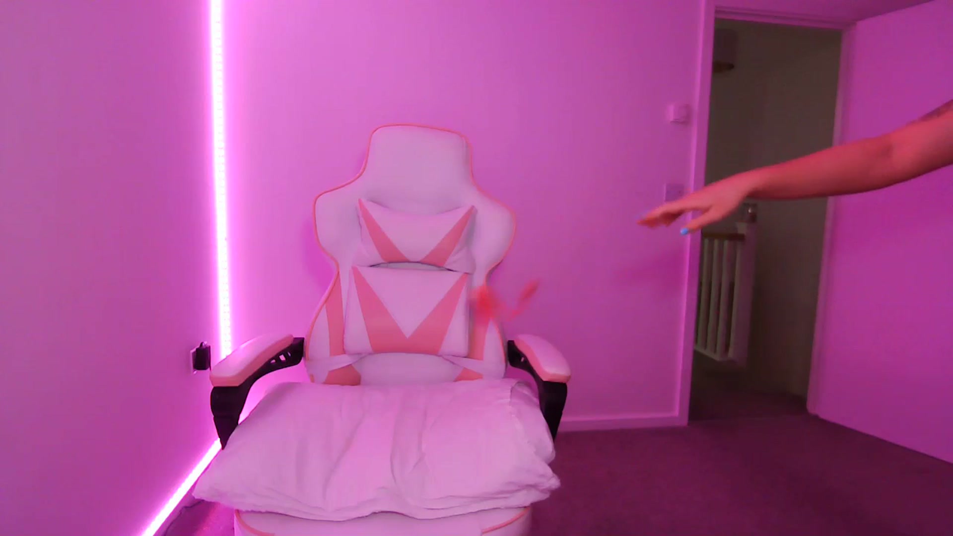 Gallery image thumbnail from ItsErikaJ's myfreecams stream on, 01/11/2024, 22:49 image 6 of 20