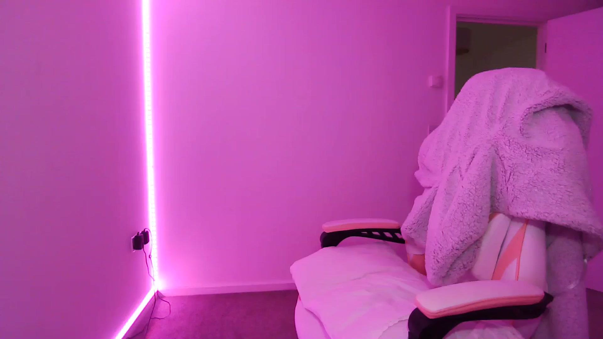 Gallery image thumbnail from ItsErikaJ's myfreecams stream on, 01/12/2024, 23:36 image 7 of 20