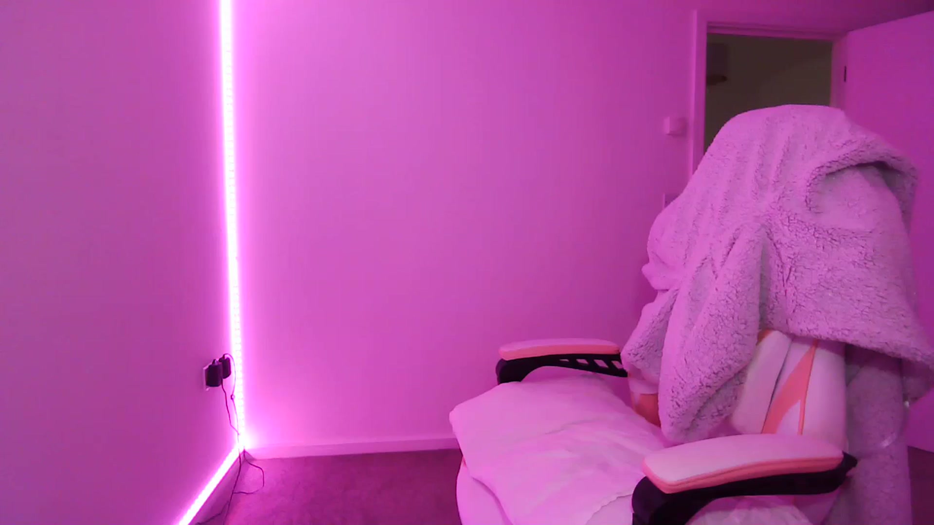 Gallery image thumbnail from ItsErikaJ's myfreecams stream on, 01/12/2024, 23:36 image 6 of 20