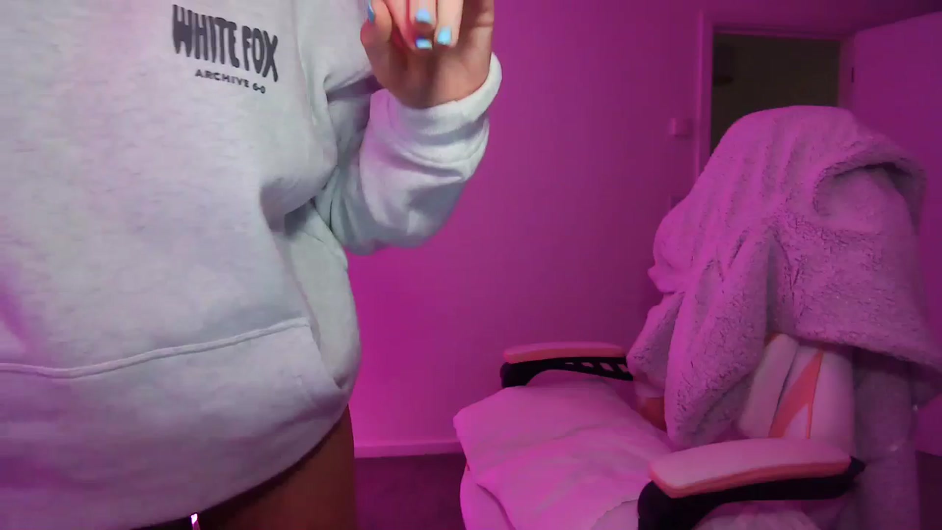 Gallery image thumbnail from ItsErikaJ's myfreecams stream on, 01/12/2024, 23:36 image 3 of 20
