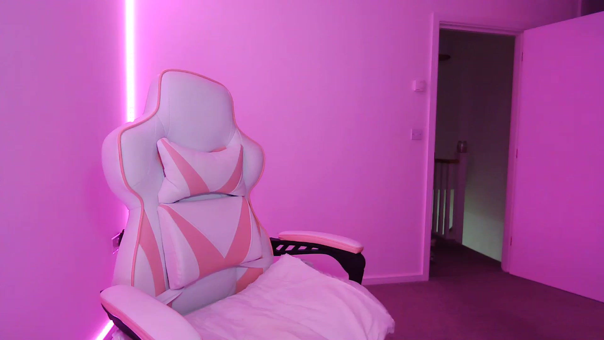 Gallery image thumbnail from ItsErikaJ's myfreecams stream on, 02/23/2024, 24:16 image 20 of 20