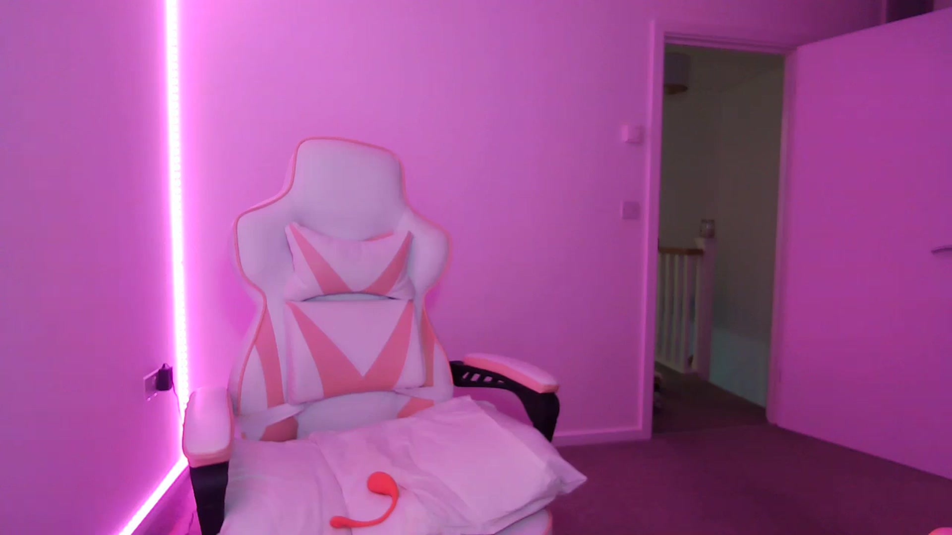 Gallery image thumbnail from ItsErikaJ's myfreecams stream on, 02/24/2024, 19:53 image 4 of 20