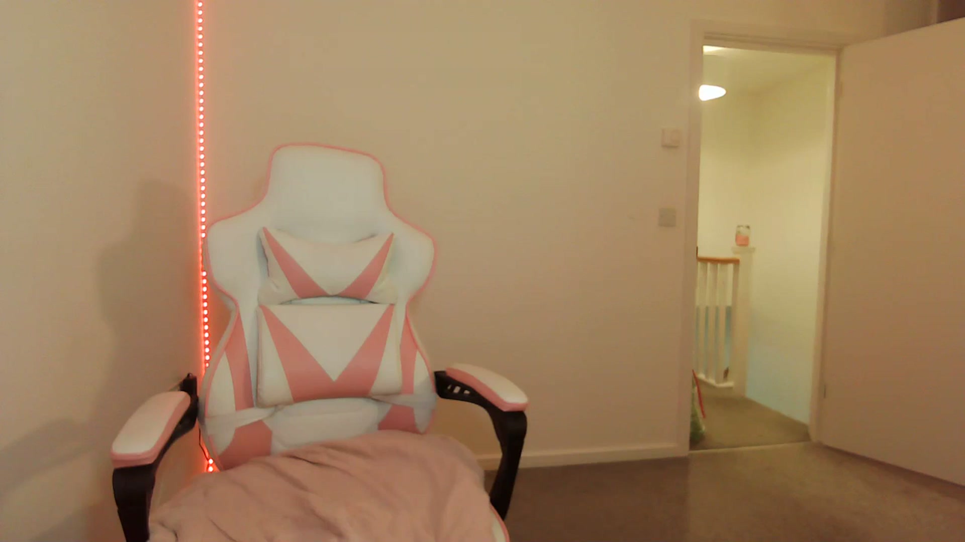 Gallery image thumbnail from ItsErikaJ's myfreecams stream on, 03/23/2024, 23:13 image 18 of 20