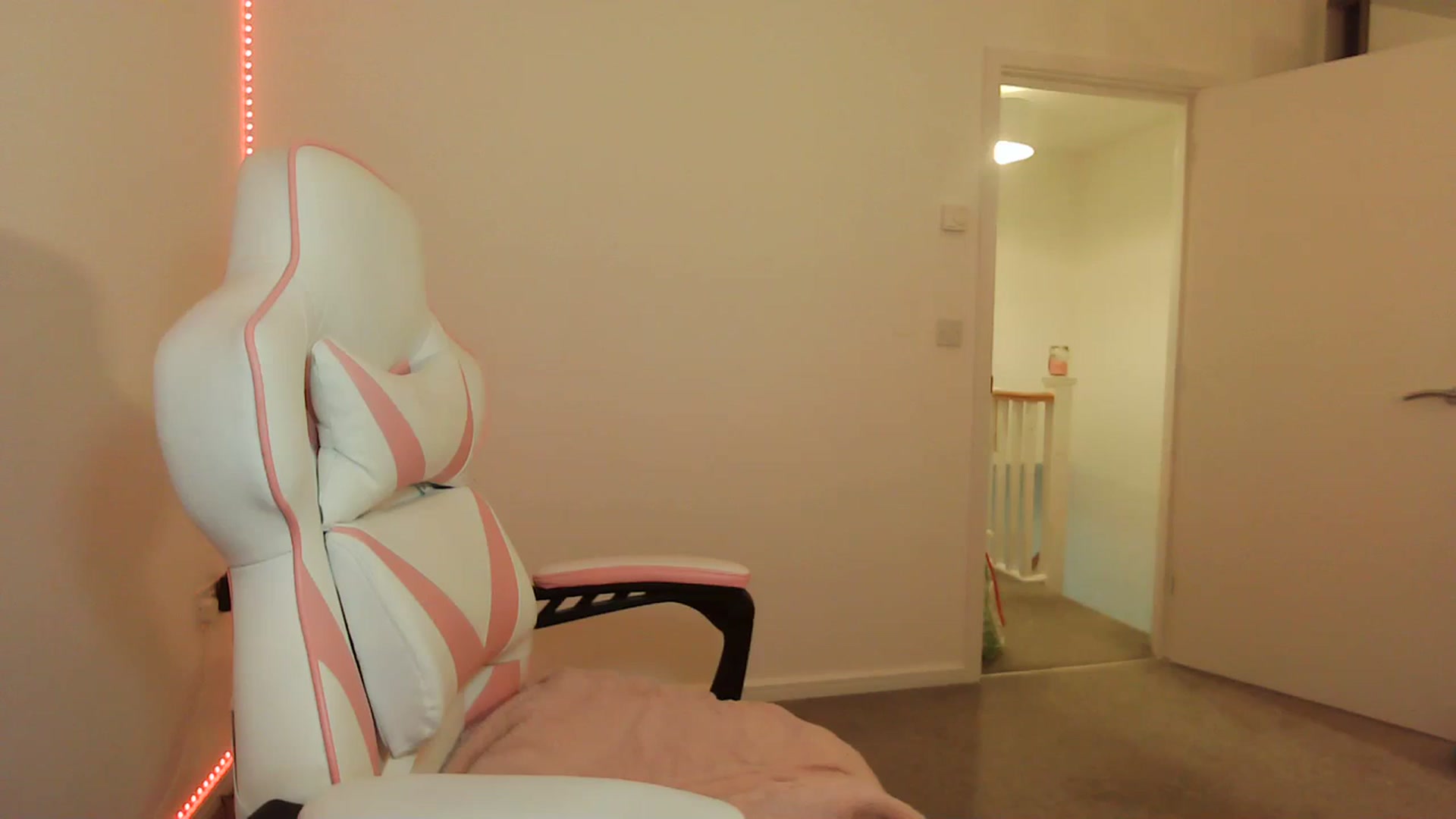 Gallery image thumbnail from ItsErikaJ's myfreecams stream on, 03/24/2024, 23:57 image 11 of 20