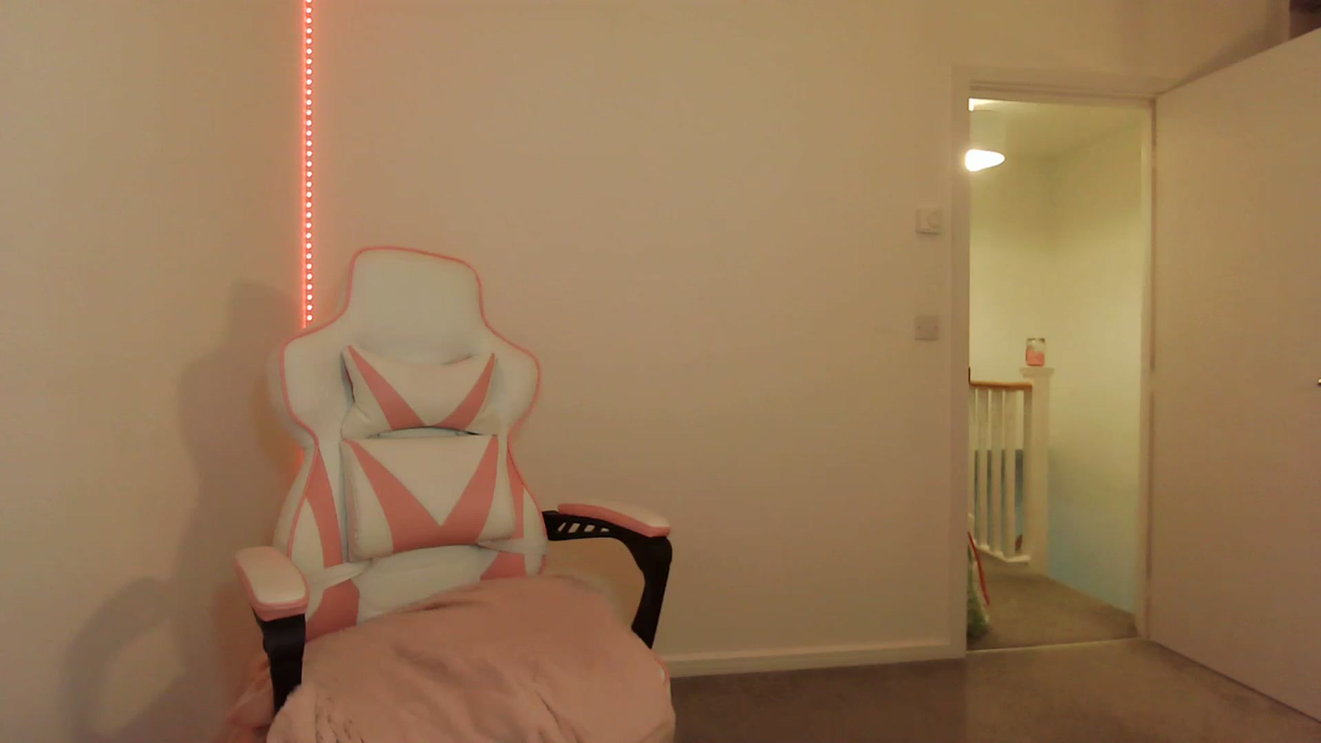 Gallery image thumbnail from ItsErikaJ's myfreecams stream on, 03/25/2024, 23:28 image 6 of 20