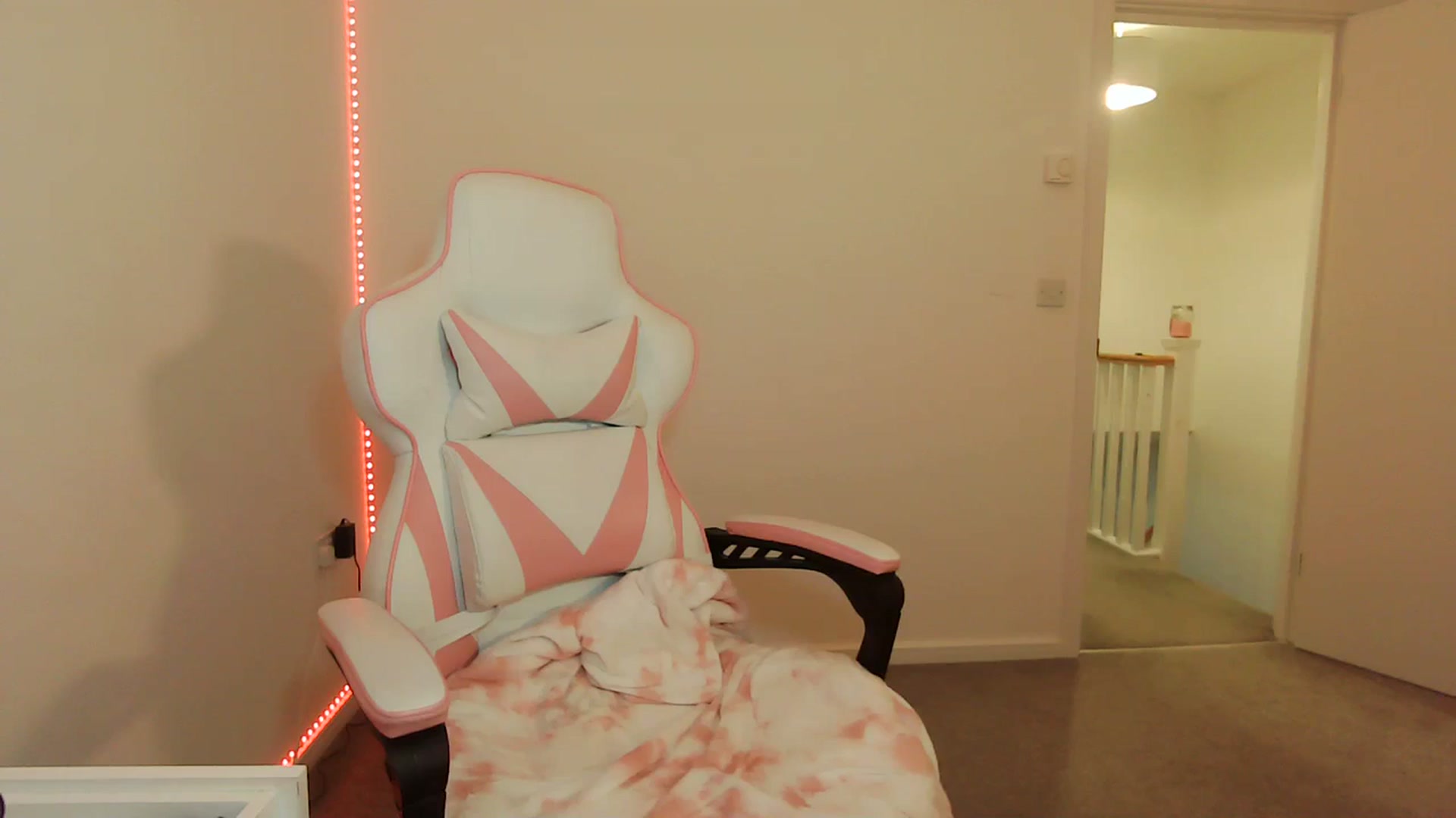 Gallery image thumbnail from ItsErikaJ's myfreecams stream on, 03/31/2024, 20:44 image 17 of 20
