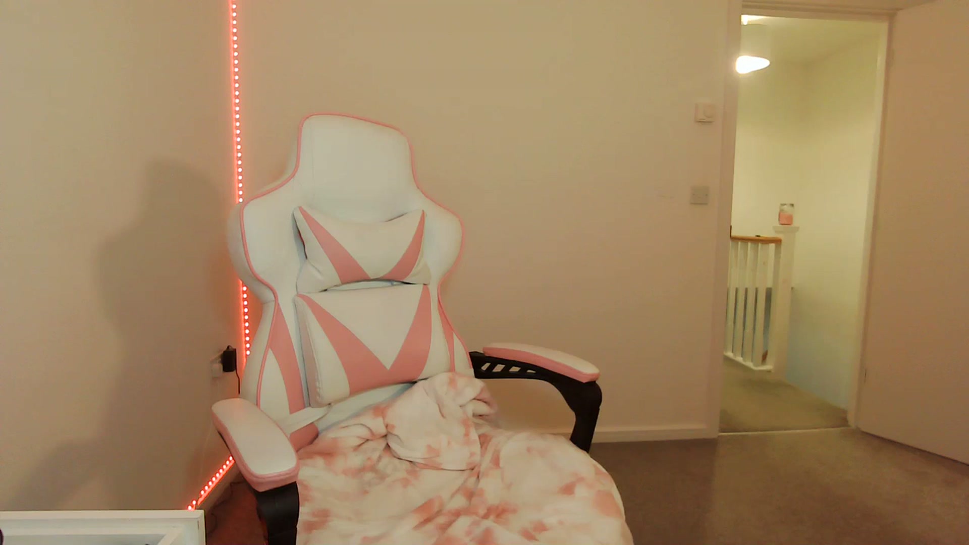 Gallery image thumbnail from ItsErikaJ's myfreecams stream on, 03/31/2024, 20:44 image 14 of 20