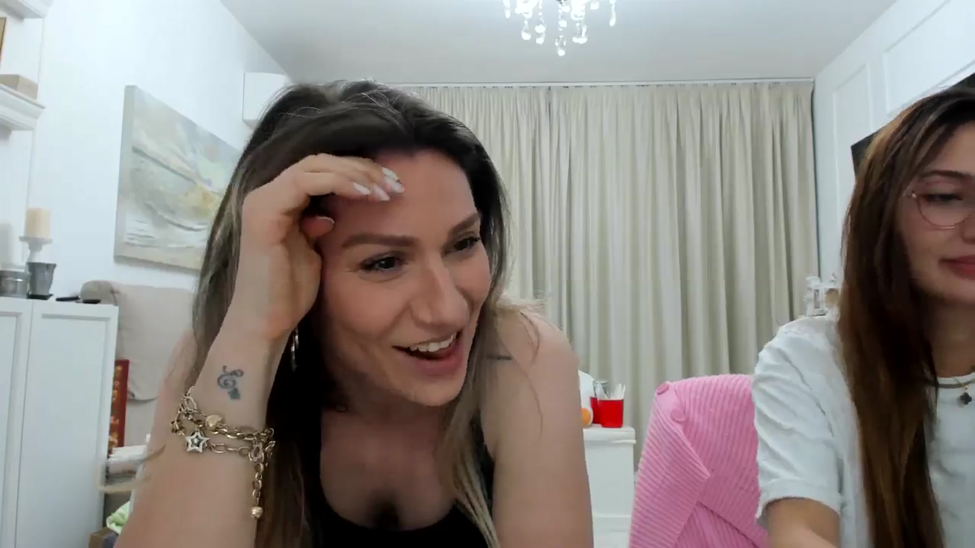 Gallery image thumbnail from ItsEvie's myfreecams stream on, 01/25/2025, 23:25 image 8 of 20