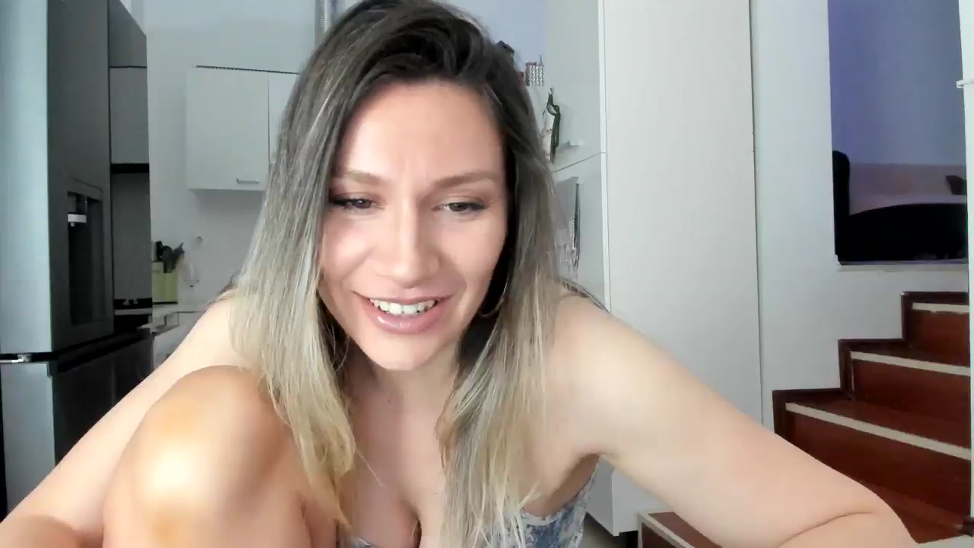 Gallery image thumbnail from ItsEvie's myfreecams stream on, 01/27/2025, 24:02 image 4 of 20