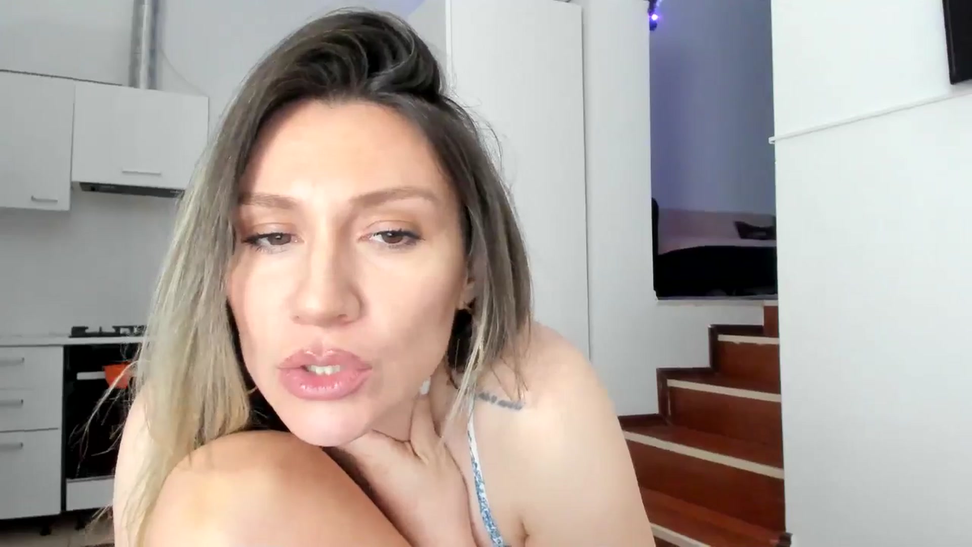 Gallery image thumbnail from ItsEvie's myfreecams stream on, 01/27/2025, 24:38 image 12 of 20