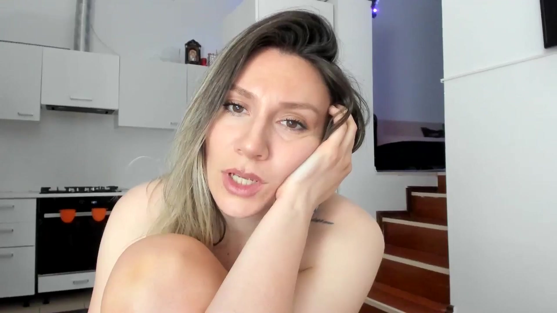 Gallery image thumbnail from ItsEvie's myfreecams stream on, 01/27/2025, 24:38 image 10 of 20