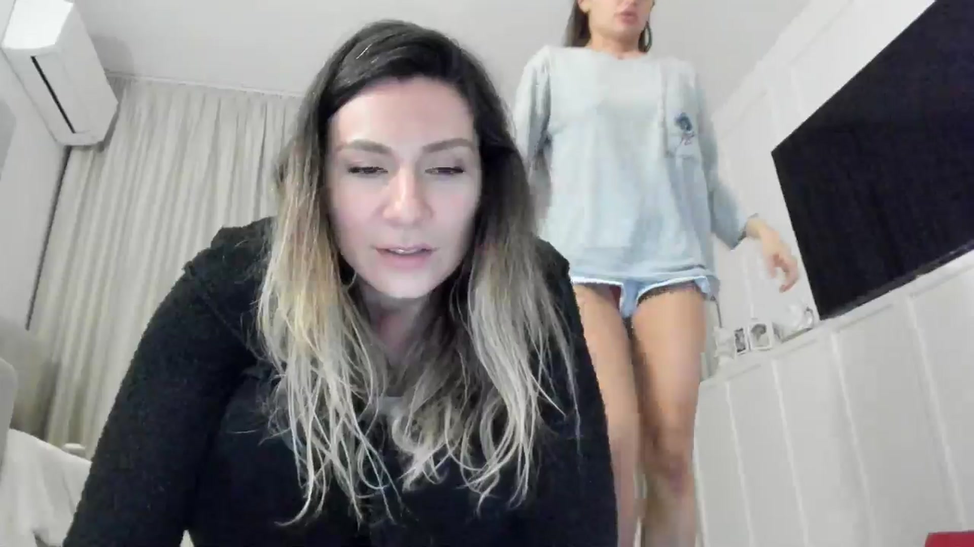 Gallery image thumbnail from ItsEvie's myfreecams stream on, 01/31/2025, 02:34 image 18 of 20