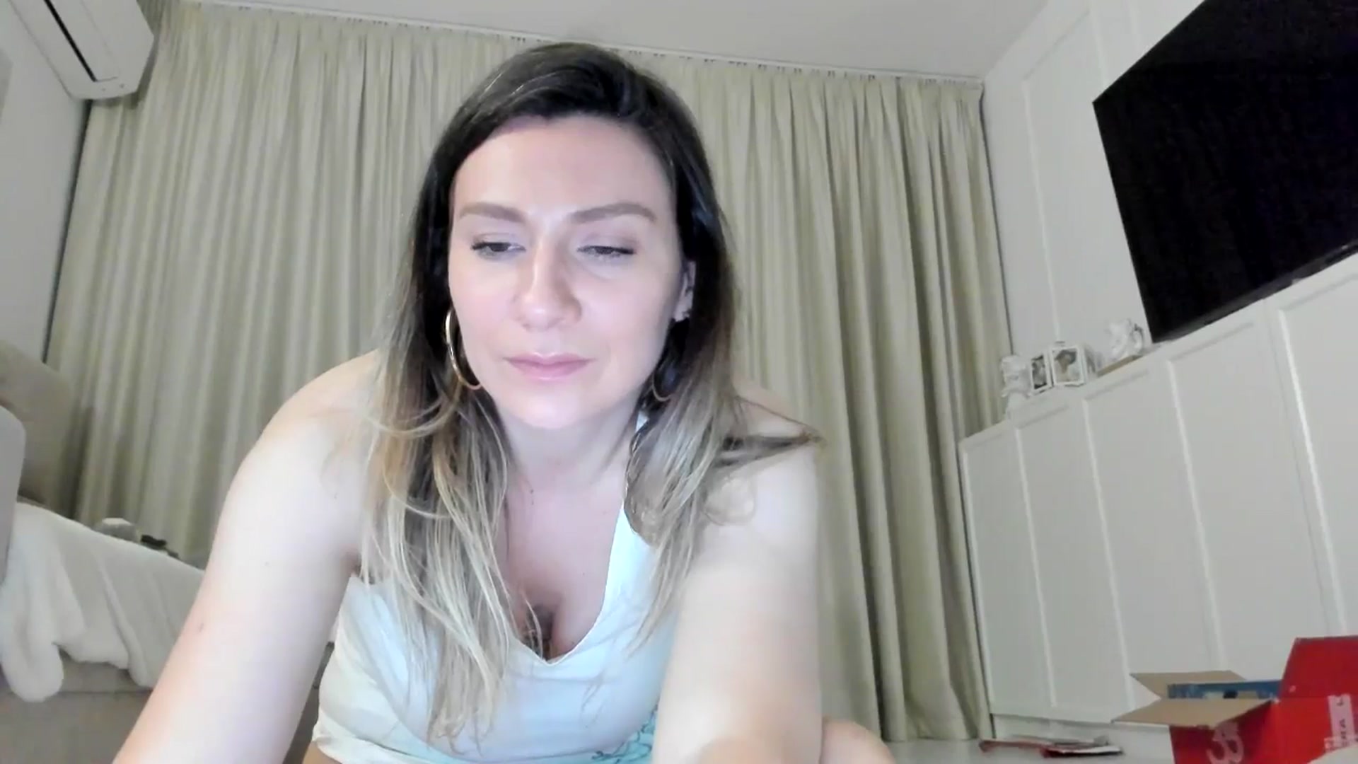 Gallery image thumbnail from ItsEvie's myfreecams stream on, 01/31/2025, 02:34 image 16 of 20