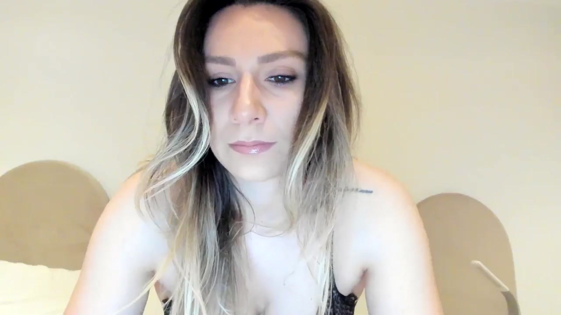 Gallery image thumbnail from ItsEvie's myfreecams stream on, 02/01/2025, 22:31 image 14 of 20