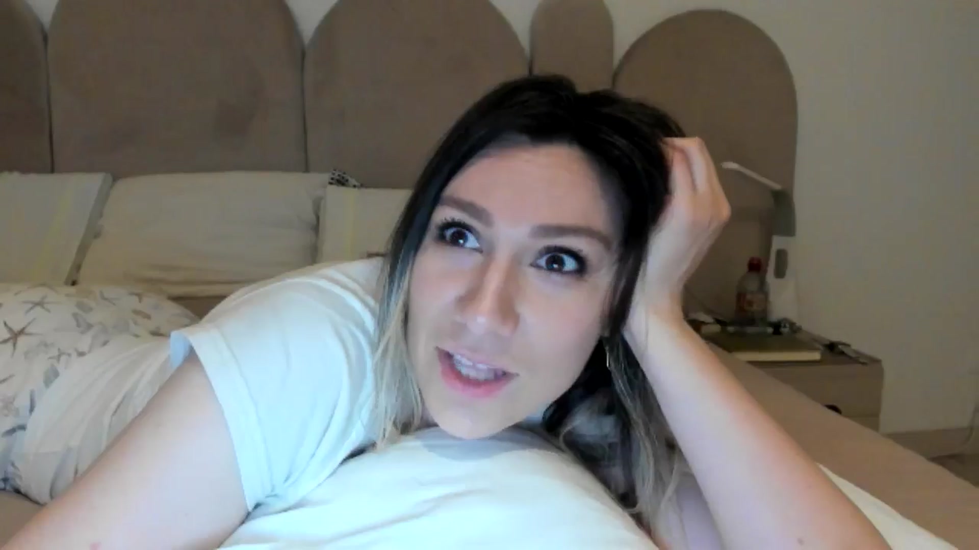 Gallery image thumbnail from ItsEvie's myfreecams stream on, 02/02/2025, 01:19 image 12 of 20