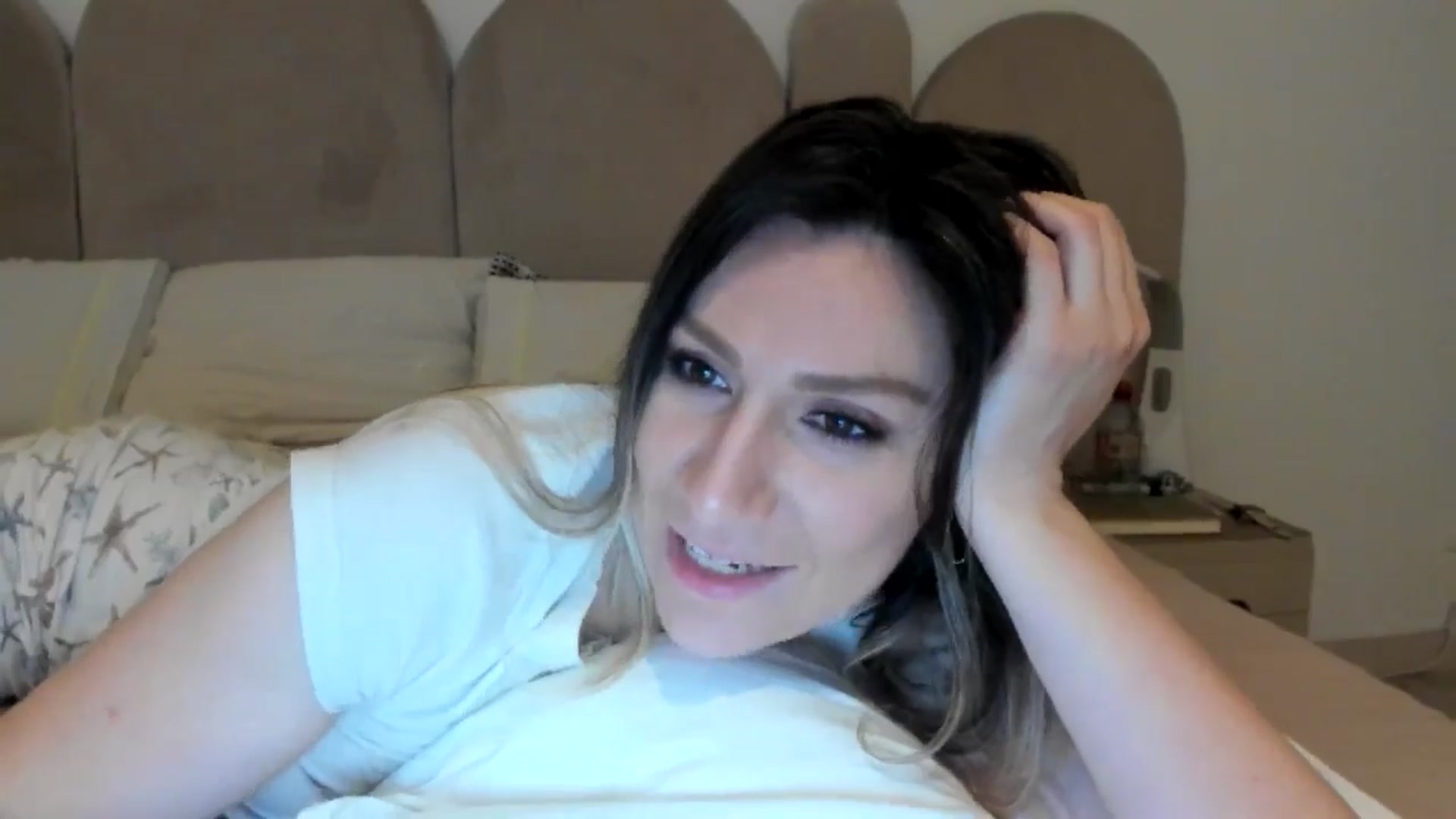 Gallery image thumbnail from ItsEvie's myfreecams stream on, 02/02/2025, 01:19 image 9 of 20