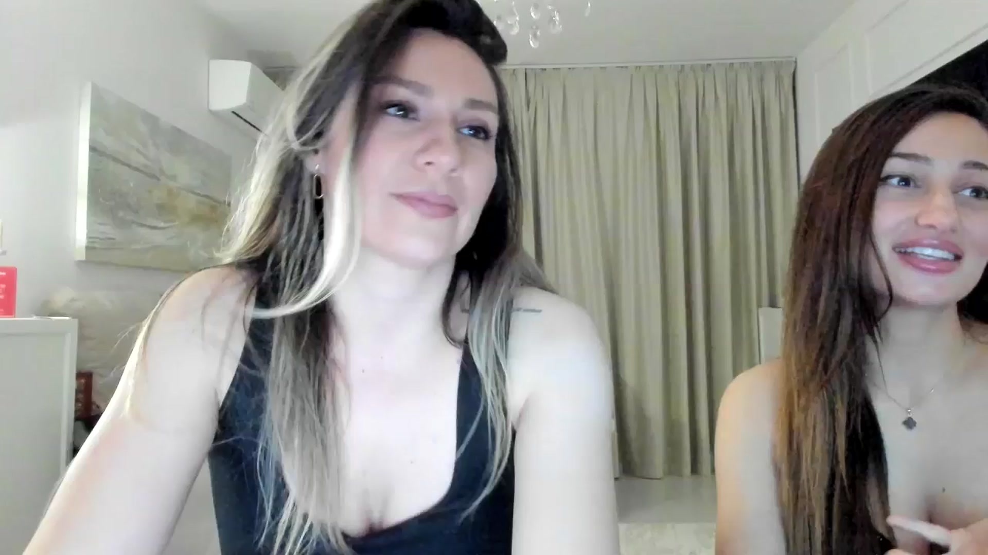 Gallery image thumbnail from ItsEvie's myfreecams stream on, 02/05/2025, 24:01 image 8 of 20