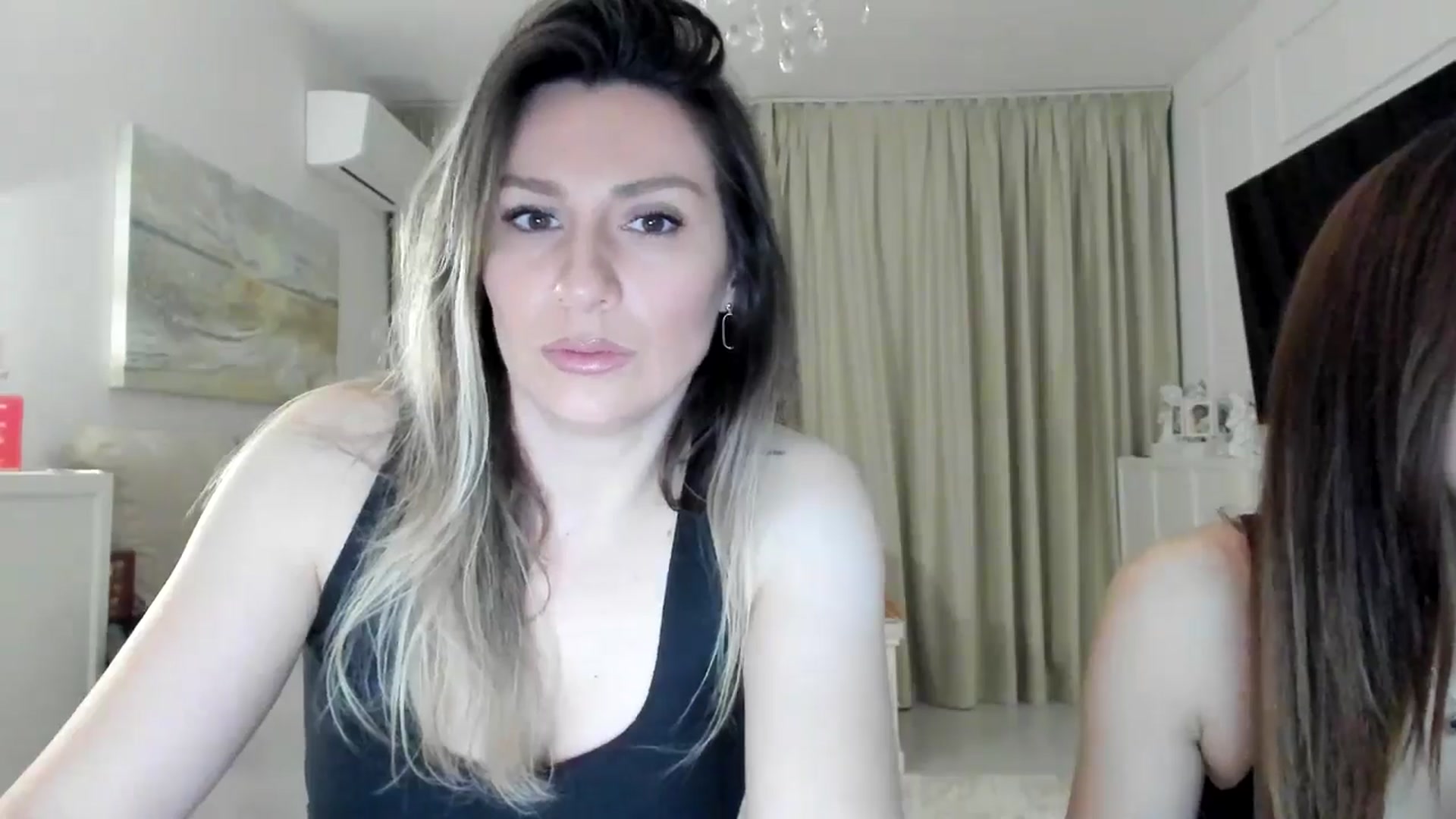 Gallery image thumbnail from ItsEvie's myfreecams stream on, 02/05/2025, 24:01 image 7 of 20