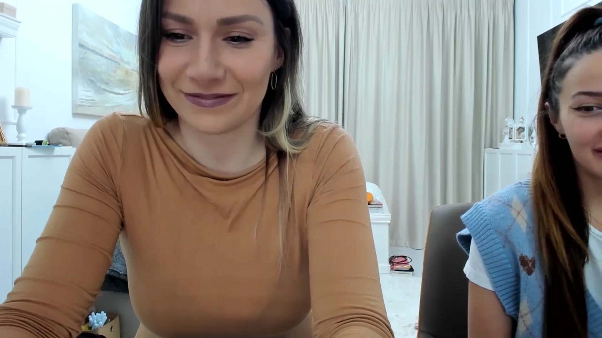 Gallery image thumbnail from ItsEvie's myfreecams stream on, 02/06/2025, 22:02 image 13 of 20