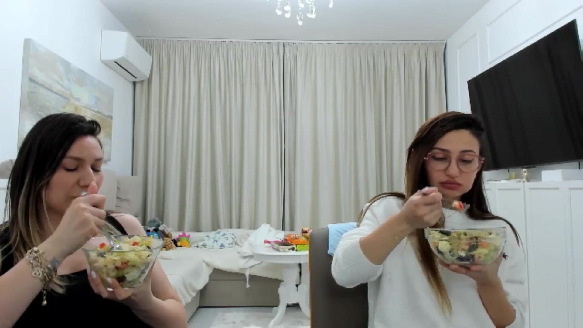 Gallery image thumbnail from ItsEvie's myfreecams stream on, 02/08/2025, 21:54 image 3 of 20