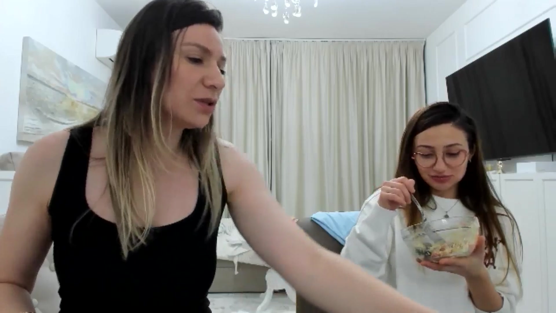 Gallery image thumbnail from ItsEvie's myfreecams stream on, 02/08/2025, 21:54 image 6 of 20