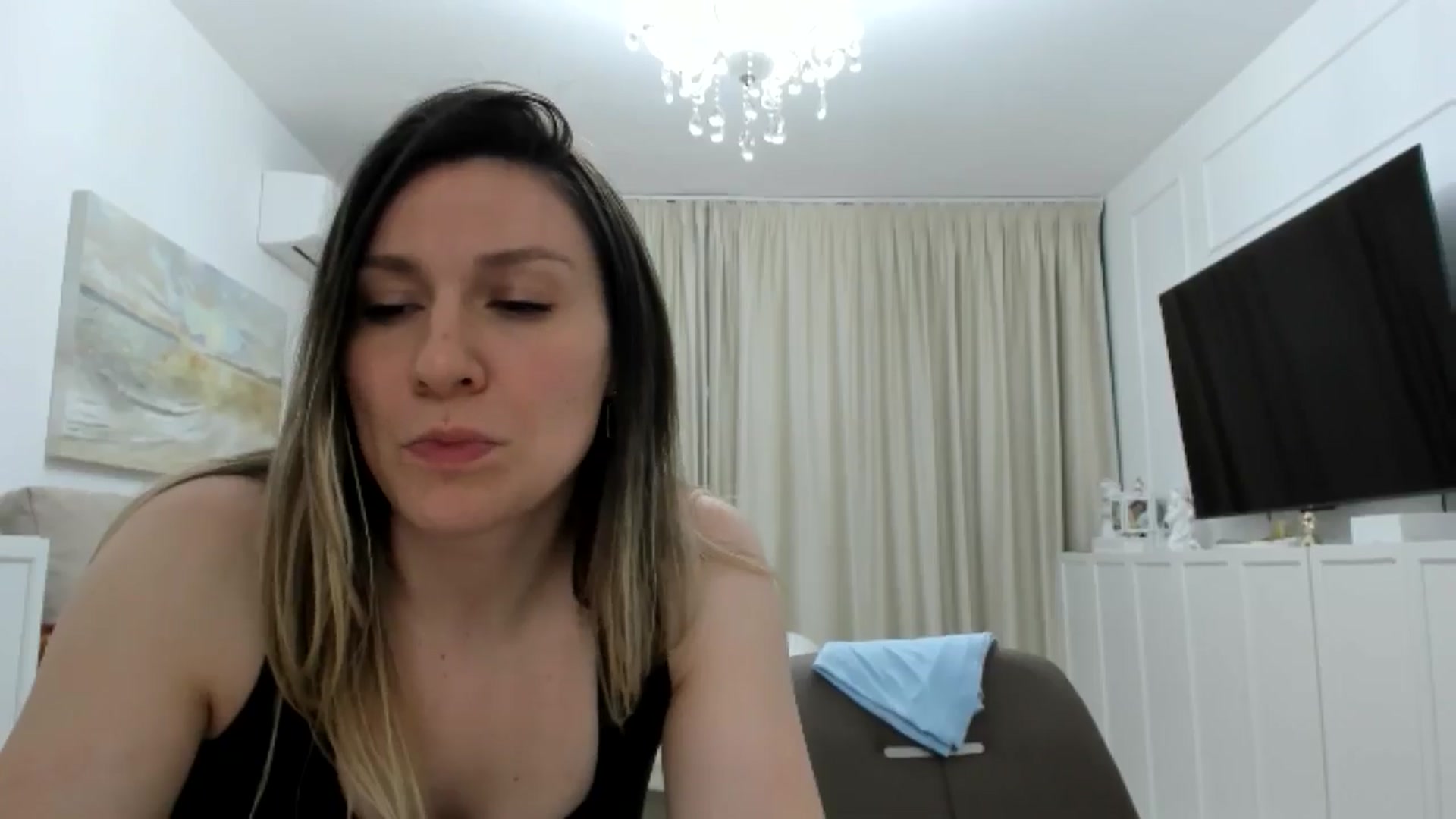 Gallery image thumbnail from ItsEvie's myfreecams stream on, 02/08/2025, 21:54 image 9 of 20