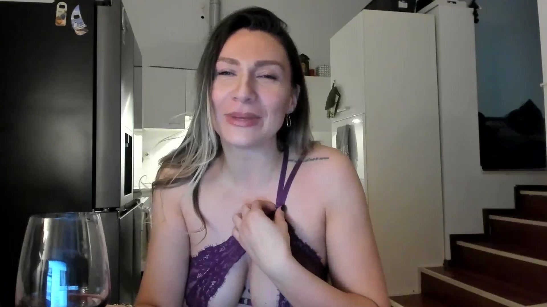 Gallery image thumbnail from ItsEvie's myfreecams stream on, 02/16/2025, 24:55 image 2 of 20
