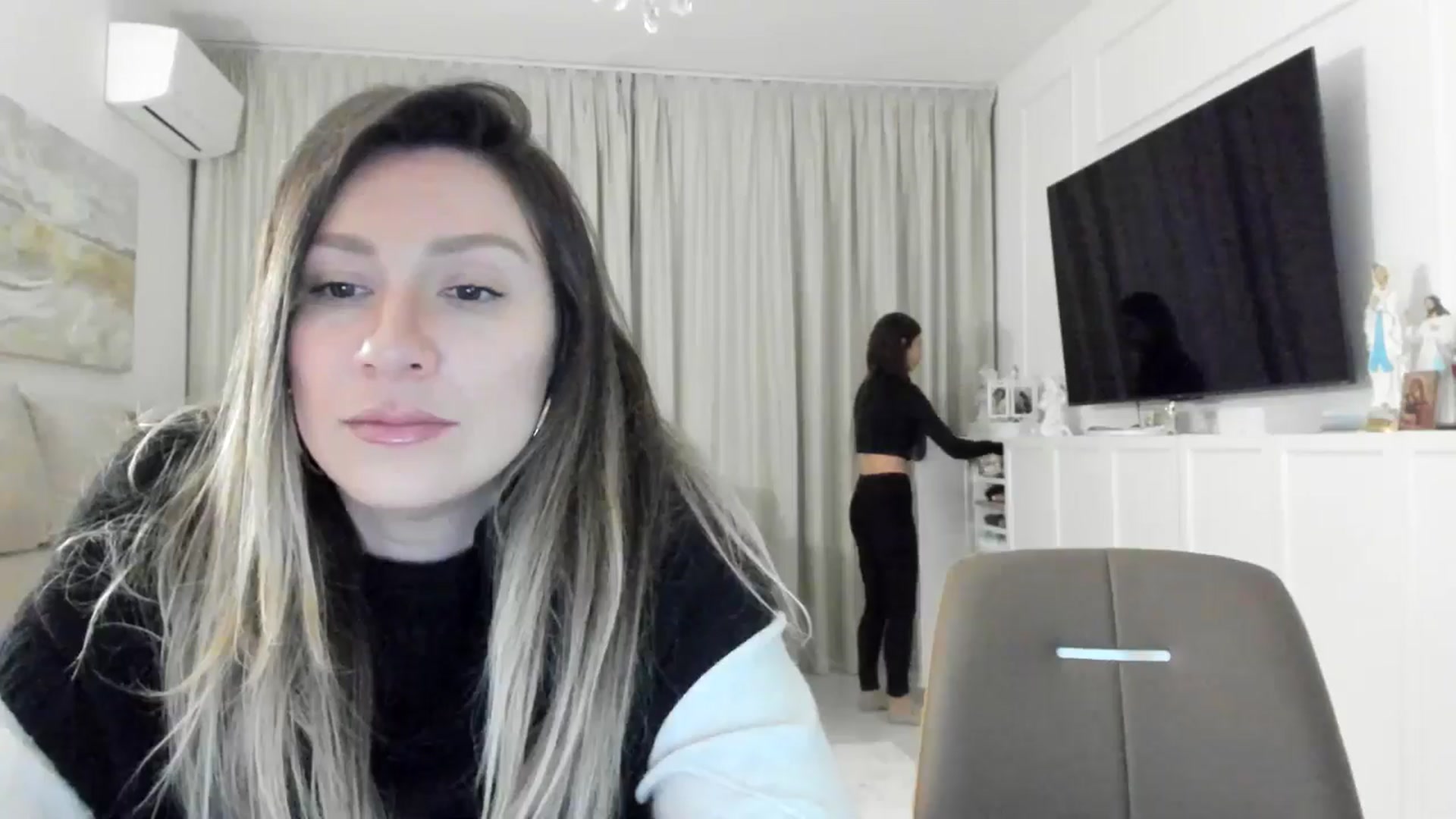 Gallery image thumbnail from ItsEvie's myfreecams stream on, 02/19/2025, 22:57 image 17 of 20