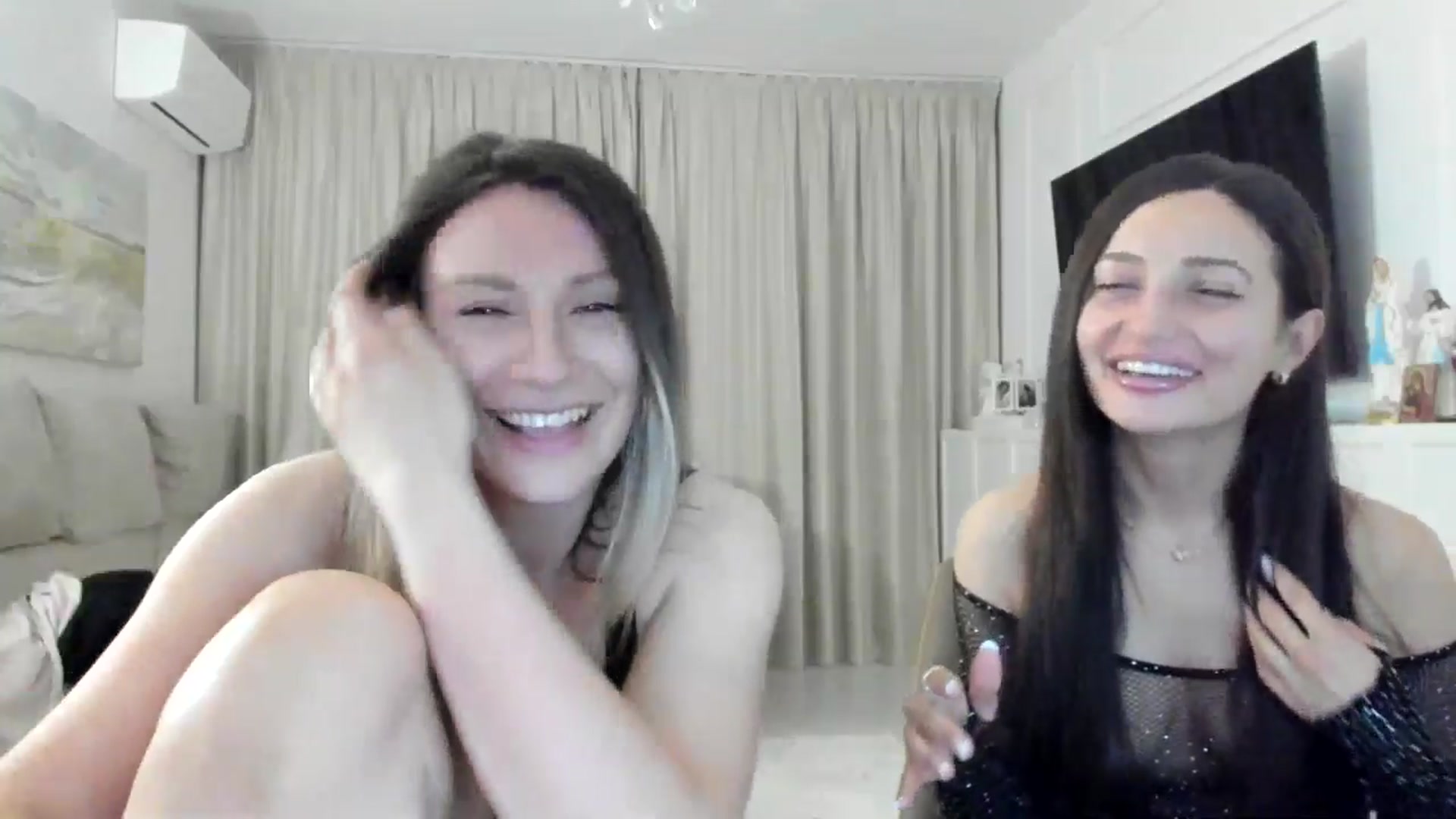 Gallery image thumbnail from ItsEvie's myfreecams stream on, 02/20/2025, 24:41 image 18 of 20