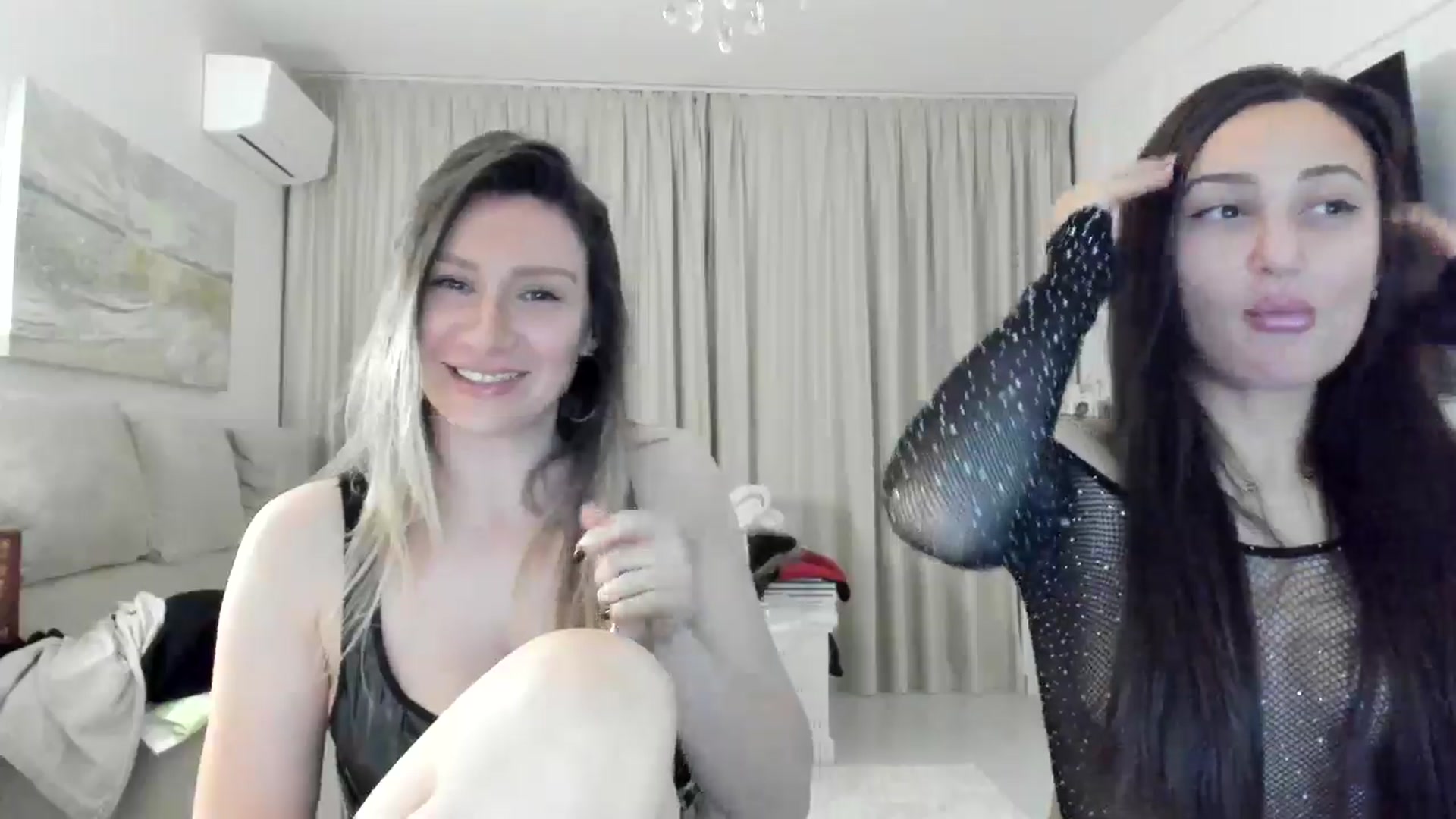 Gallery image thumbnail from ItsEvie's myfreecams stream on, 02/20/2025, 24:41 image 2 of 20