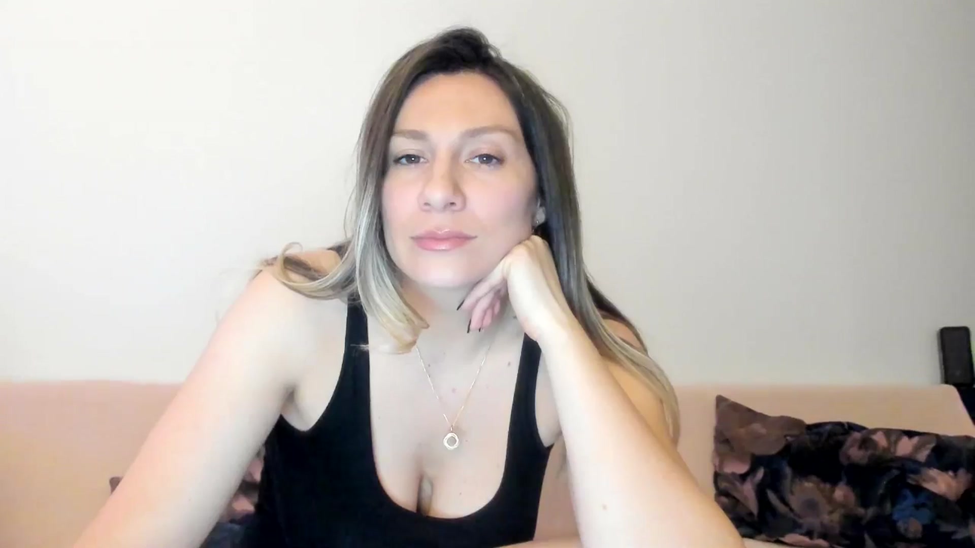Gallery image thumbnail from ItsEvie's myfreecams stream on, 02/28/2025, 01:19 image 6 of 20